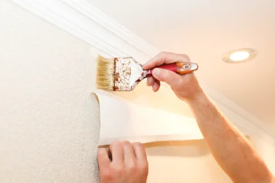 Pose de papier peint à Arnas — revêtements muraux et toiles de verre